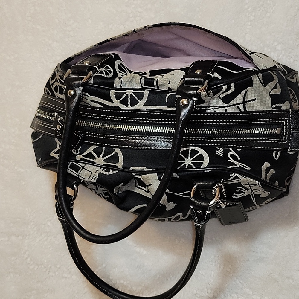 Coach Y2K Fashion Bug Horse Carriage Soho/Shoulder Bag Black and Cream - Picture 12 of 16